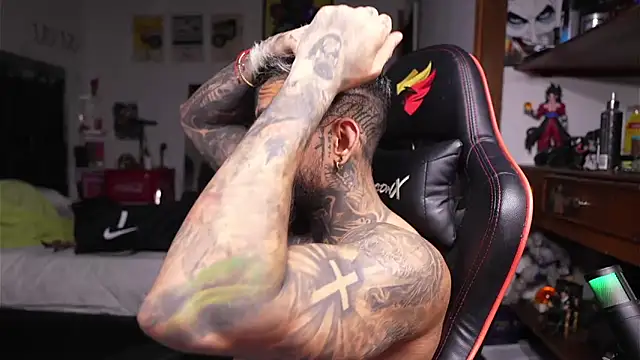 logan hugh8 online show from April 26, 8:01 am