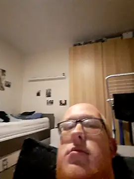 Snapshot of geilerd122 chatting on October 31, 8:21 pm geilerd122 online show from October 31, 8:21 pm