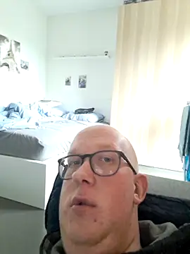 Snapshot of geilerd122 chatting on February 22, 2:37 pm geilerd122 online show from February 22, 2:37 pm