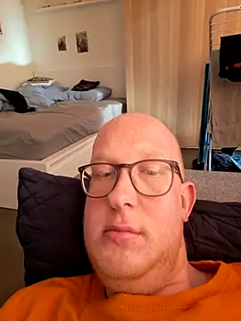 Snapshot of geilerd122 chatting on February 26, 2:27 pm geilerd122 online show from February 26, 2:27 pm