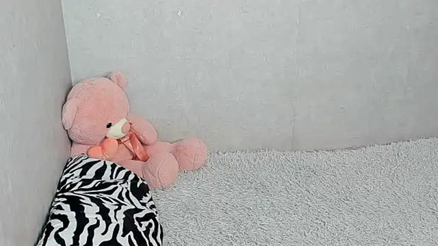 EileenMoores online show from April 10, 4:28 am