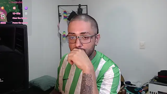 nicolastorres99 online show from December 22, 4:09 am