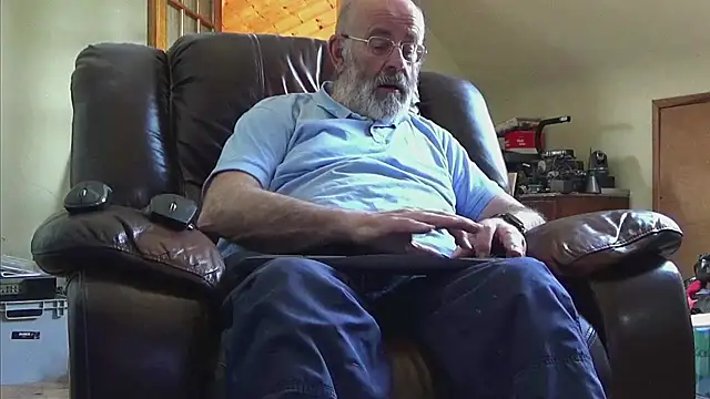 Snapshot of janzer13 chatting on May 9, 12:54 pm janzer13 online show from May 9, 12:54 pm
