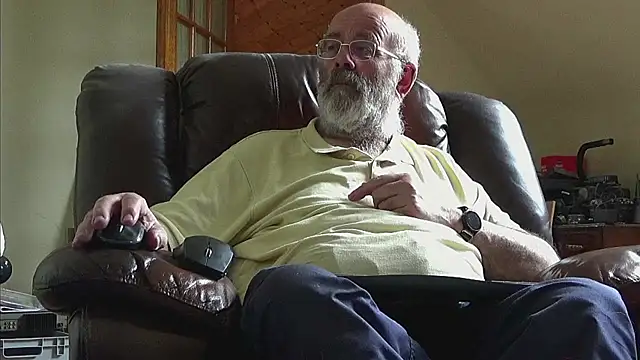 Snapshot of janzer13 chatting on May 28, 1:08 pm janzer13 online show from May 28, 1:08 pm