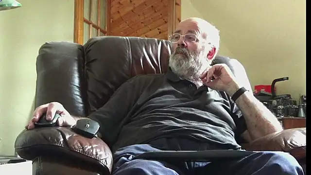 Snapshot of janzer13 chatting on June 7, 1:48 pm janzer13 online show from June 7, 1:48 pm