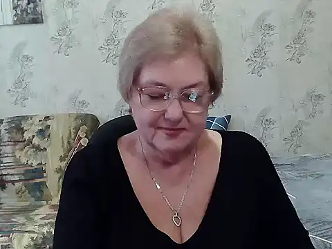 Snapshot of Renata62011 chatting on November 17, 12:55 pm Renata62011 online show from November 17, 12:55 pm