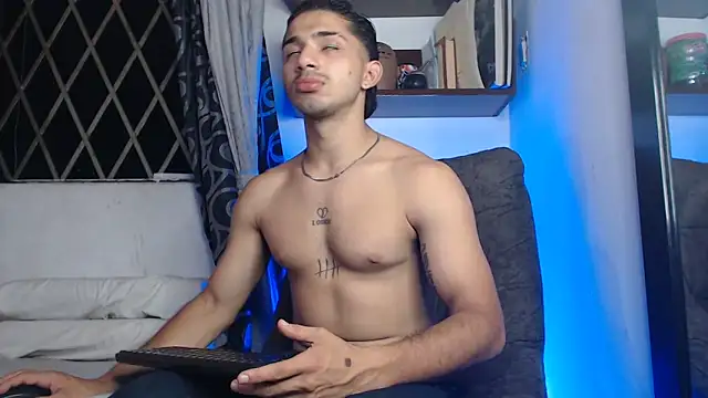 ArturoCardona  online show from April 10, 12:49 am