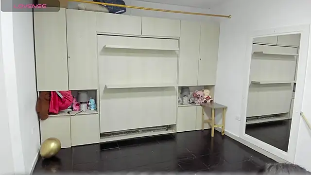 LilyWhitney online show from April 14, 3:56 am