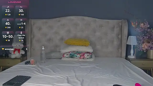 Leah Brooks online show from November 13, 5:28 am