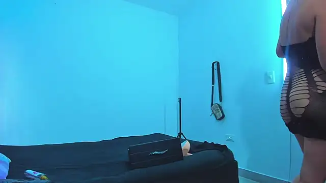 dereck and julie online show from December 5, 6:48 pm