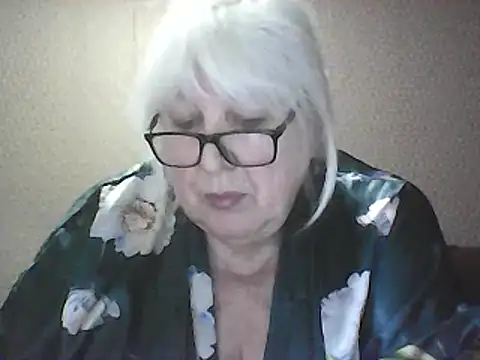 Snapshot of Alexia64231 chatting on April 21, 2:56 pm Alexia64231 online show from April 21, 2:56 pm