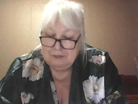 Snapshot of Alexia64231 chatting on April 22, 2:58 am Alexia64231 online show from April 22, 2:58 am