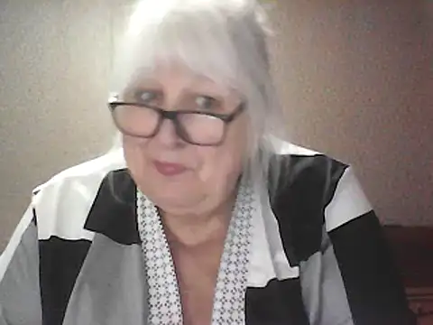 Snapshot of Alexia64231 chatting on April 24, 2:08 pm Alexia64231 online show from April 24, 2:08 pm