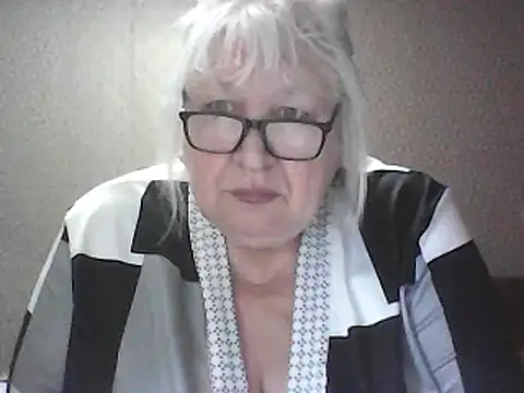 Snapshot of Alexia64231 chatting on April 25, 2:14 am Alexia64231 online show from April 25, 2:14 am