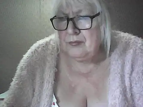 Snapshot of Alexia64231 chatting on April 27, 2:53 am Alexia64231 online show from April 27, 2:53 am