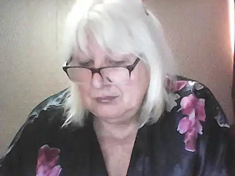 Snapshot of Alexia64231 chatting on May 3, 4:29 am Alexia64231 online show from May 3, 4:29 am