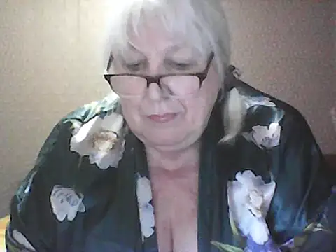 Snapshot of Alexia64231 chatting on May 11, 3:07 pm Alexia64231 online show from May 11, 3:07 pm