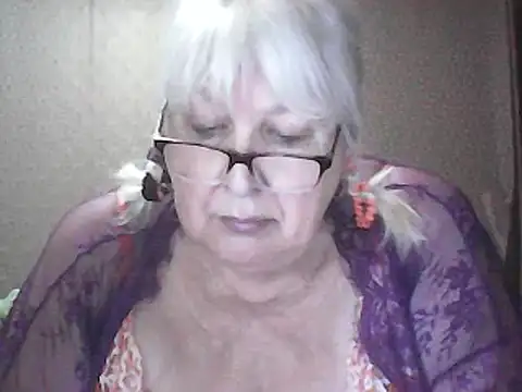 Snapshot of Alexia64231 chatting on May 19, 1:56 am Alexia64231 online show from May 19, 1:56 am