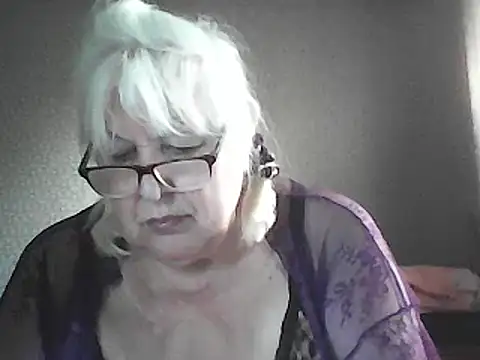 Snapshot of Alexia64231 chatting on May 21, 3:13 am Alexia64231 online show from May 21, 3:13 am