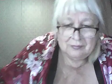 Snapshot of Alexia64231 chatting on June 1, 12:51 pm Alexia64231 online show from June 1, 12:51 pm
