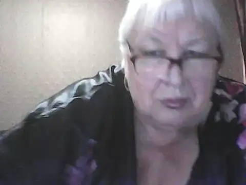 Snapshot of Alexia64231 chatting on June 2, 1:29 am Alexia64231 online show from June 2, 1:29 am