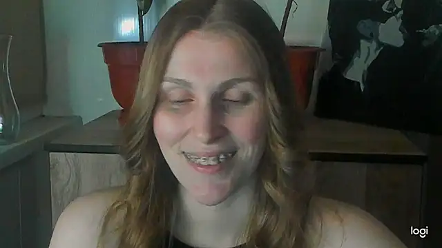 Snapshot of JuliaMuuun chatting on May 27, 7:11 pm JuliaMuuun online show from May 27, 7:11 pm