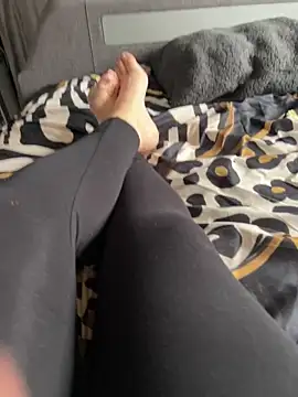 Snapshot of feetwithlottielou chatting on October 11, 12:47 pm feetwithlottielou online show from October 11, 12:47 pm