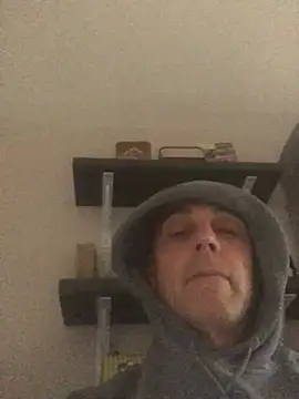 Snapshot of Andremann69 chatting on February 19, 10:44 am Andremann69 online show from February 19, 10:44 am