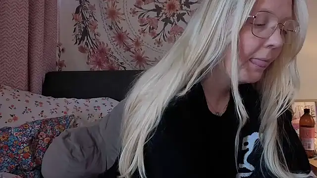 Daisyxoxo  online show from March 4, 9:48 am