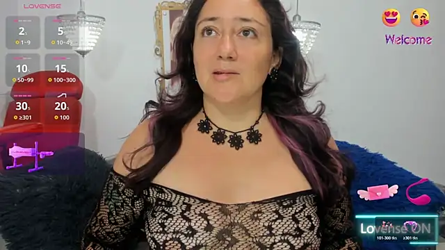 naughty milf esmeralda online show from April 18, 2:37 am