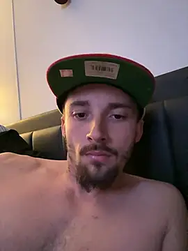 Snapshot of OscarBrow chatting on February 2, 1:04 am OscarBrow online show from February 2, 1:04 am