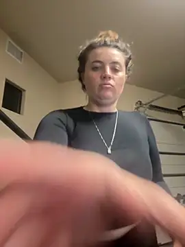 M1l3yD3w online show from December 3, 1:13 am