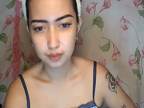 Snapshot of Soft_Angel8 chatting on July 5, 11:06 am Soft Angel8 online show from July 5, 11:06 am