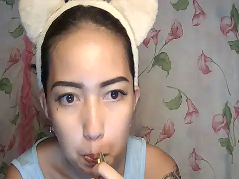 Snapshot of Soft_Angel8 chatting on July 8, 10:09 am Soft Angel8 online show from July 8, 10:09 am