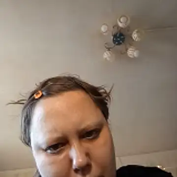 Snapshot of Tupo070481 chatting on February 2, 8:24 am Tupo070481 online show from February 2, 8:24 am