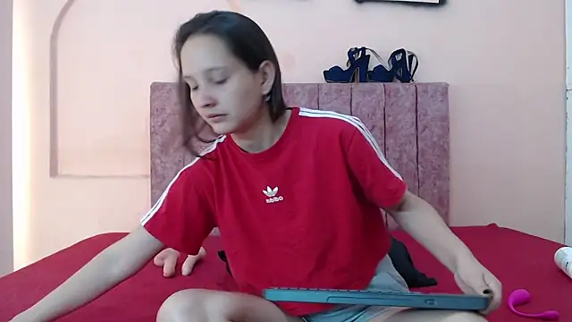 Snapshot of aiiram_hard_sex chatting on July 1, 1:07 am aiiram hard sex online show from July 1, 1:07 am