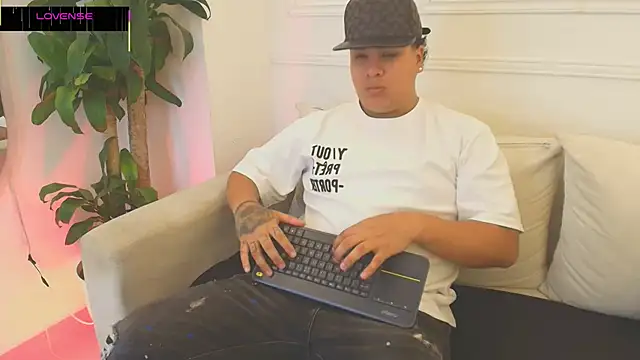 Naim Bennetsex online show from October 25, 6:35 pm