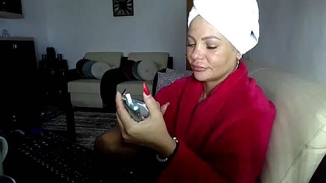 Snapshot of Ella_sweety00 chatting on April 27, 10:35 am Ella sweety00 online show from April 27, 10:35 am