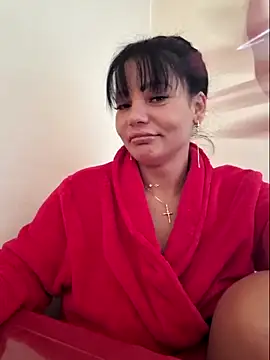 Snapshot of Ella_sweety00 chatting on May 3, 11:27 am Ella sweety00 online show from May 3, 11:27 am