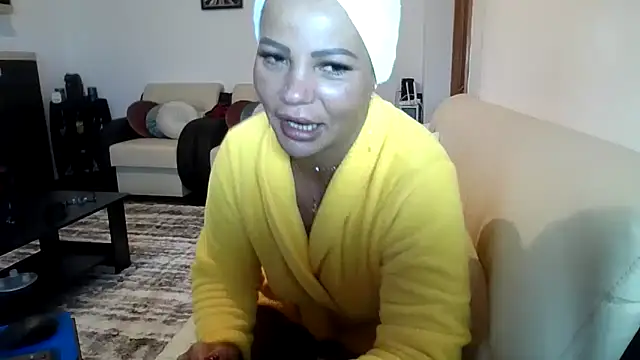 Snapshot of Ella_sweety00 chatting on May 10, 11:26 am Ella sweety00 online show from May 10, 11:26 am