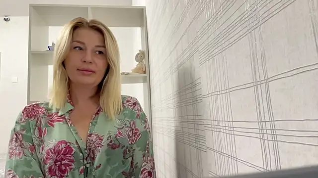 Blondie xoxoxo online show from September 29, 9:36 am