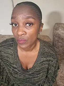 Yummychoklit online show from July 12, 3:47 pm