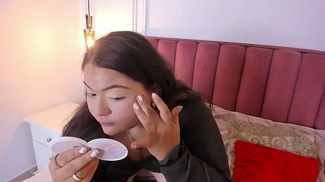 Tessa Sinclaire online show from January 7, 8:11 pm