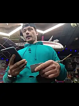 twistafatpipe online show from April 4, 8:28 pm