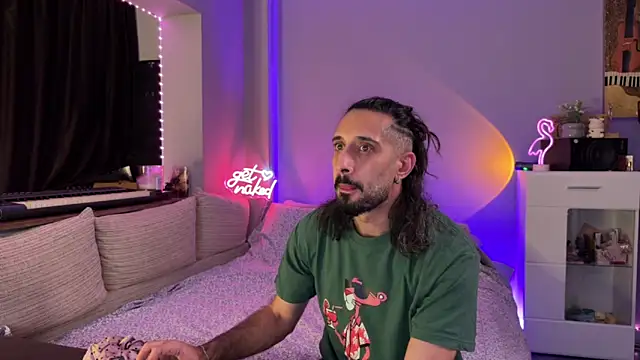 Secret Lovers1 online show from June 1, 6:31 pm