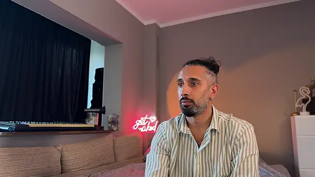 Secret Lovers1 online show from June 16, 5:48 pm
