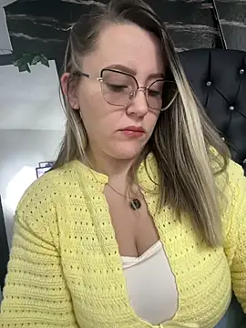 CurvyLust x online show from May 15, 1:29 pm