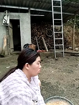 quynhkoolbae online show from March 21, 11:30 pm