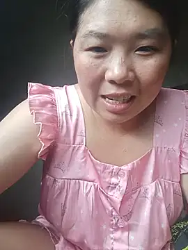 Snapshot of quynhkoolbae chatting on June 22, 12:35 am quynhkoolbae online show from June 22, 12:35 am