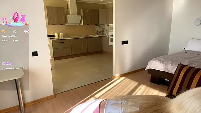 DestinyTurner online show from September 21, 6:04 am